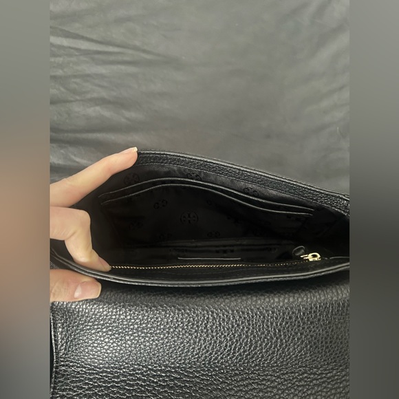 Tory Burch mid-size crossbody purse with gold chain detailing - Picture 3 of 3